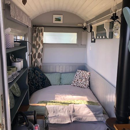 Bronllys Farm Coastal Self-Catering Διαμέρισμα Λανέλι Εξωτερικό φωτογραφία
